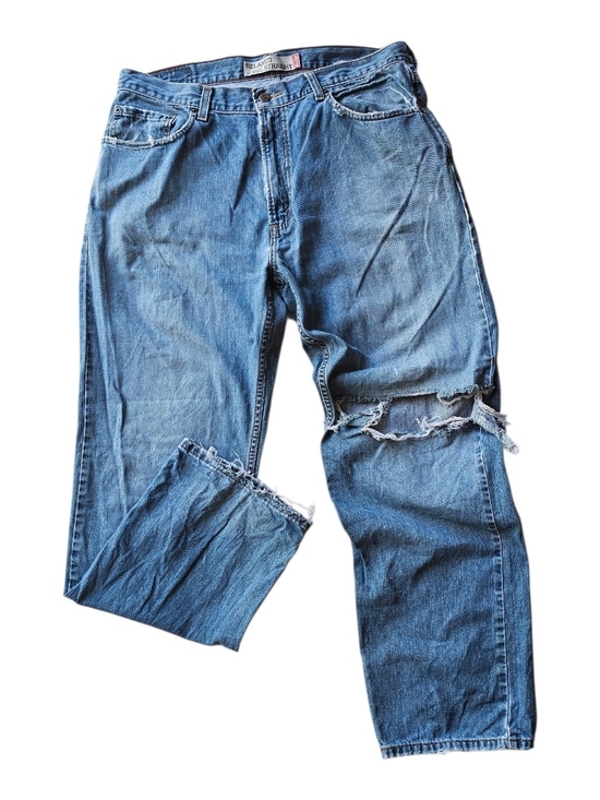 Levi's Other - Vintage-style Levi’s 559 Relaxed Straight jeans in a perfectly worn medium wash